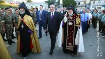 Президент НКР Бако Саакян присутствовал на божественной литургии в соборе Святого Христа Всеспасителя Казанчецоц
