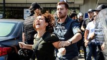Полиция Турции жестко разогнала митинг против увольнения 11 тысяч учителей
