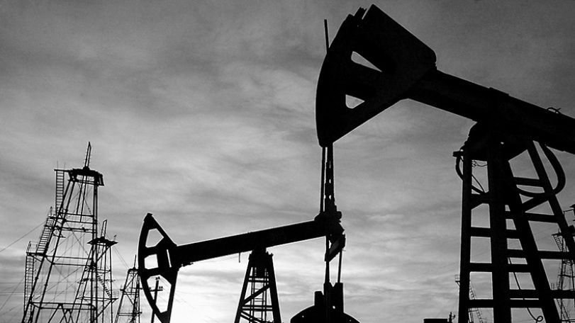 World oil prices continue fluctuating