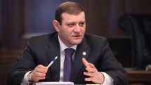 В преддверии празднества «Эребуни-Ереван 2798» Тарон Маргарян вручил ключи от новых квартир ряду семей