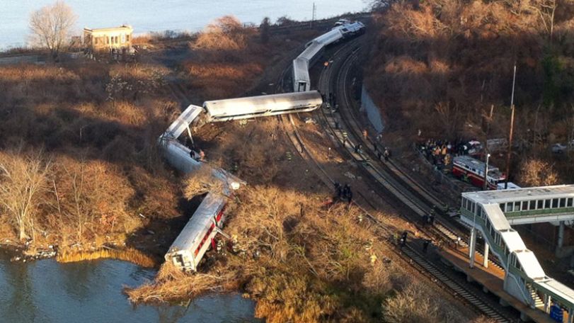При крушении поезда в Камеруне погибли 55 человек