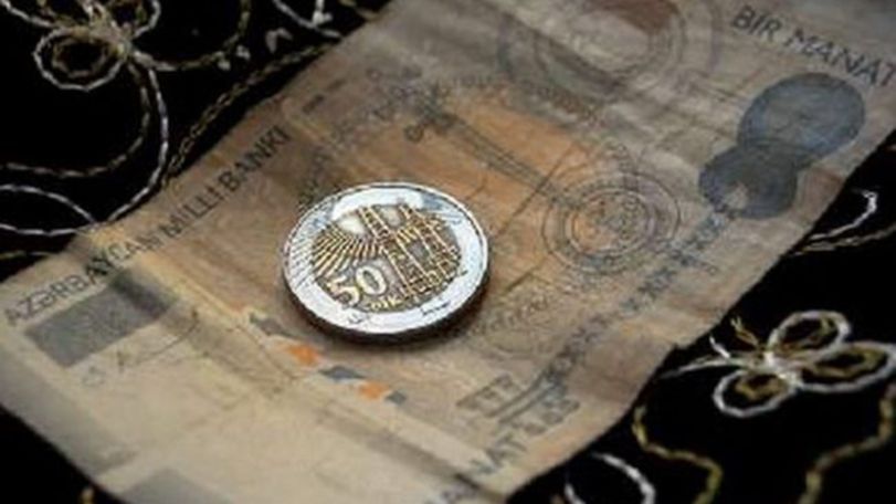 Кризис в Азербайджане: население стремительно беднеет, а власти тратят огромные деньги на спортивные и культурные мероприятия