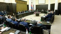Премьер Армении Карен Карапетян дал ряд поручений министрам и губернаторам, призвав отказаться от формальностей