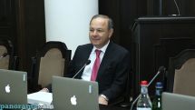 Глава Минздрава Армении Л. Алтунян отказался отвечать на «вопросы-дежавю» вокруг скандальных тем
