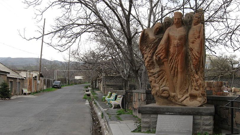 Աղձքում մարզպետի սանիկին դպրոցի տնօրենի ժ/պ են նշանակել, և աշակերտները դասադուլ են անում
