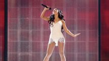Певица Ариана Гранде стала «Артистом года» по версии премии American Music Awards