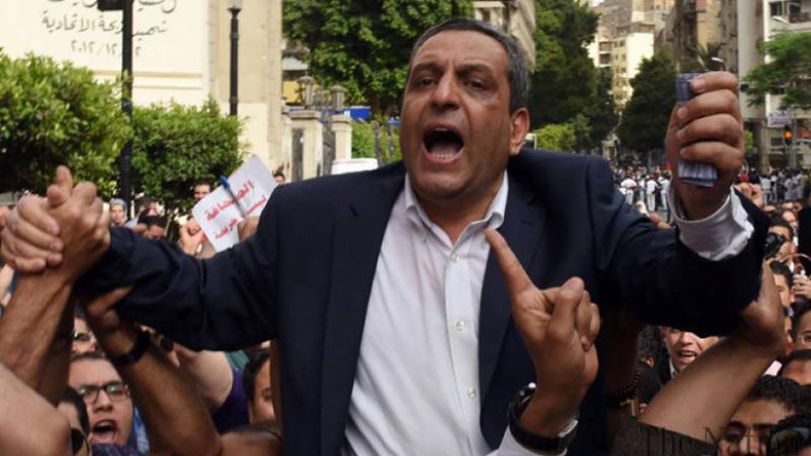 Egypt jails journalists' union chief, two others for 2 years