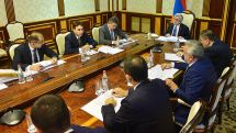 Президенту Армении С. Саргсяну представили проект госбюджета на 2017г. и возможные риски