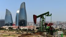 Эксперт: Азербайджан поддерживает решение ОПЕК о сокращении добычи нефти, так как добыча «черного золота» в стране и так падает