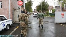 Раненный на днях армянский военнослужащий Каджик Бадалян переведен в отделение травматологии, Карапет Микаелян пока в реанимации