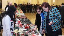 Министр Диаспоры Армении Грануш Акопян купила колечко у сирийских армян и указала на высокое качество