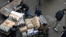 Челноки, привозящие продукты из Ирана и Грузии, подвергаются унижениям и оскорблениям на таможне Азербайджана