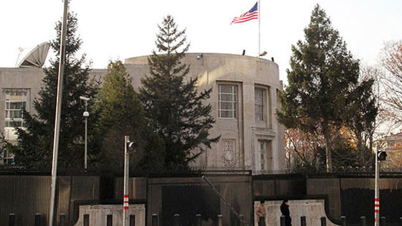 Мужчина устроил стрельбу у посольства США в Анкаре