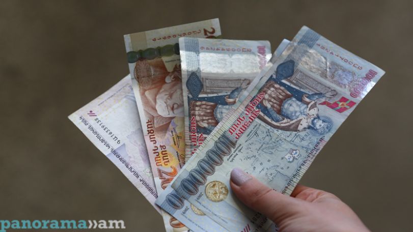 СНБ Армении по подозрению во взяточничестве задержала 2 высокопоставленных сотрудников Минтруда