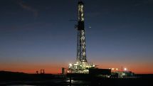 Цена нефти снижается в первый день рабочей недели
