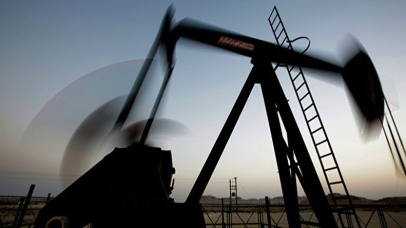 Мировые цены на нефть растут в пятницу на опасениях по поводу введения санкций США против Ирана