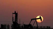 Мировые цены на нефть в понедельник растут на фоне расширения санкций США против Ирана