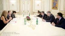 Премьер Армении Карен Карапетян на встрече с послом США назвал залог успеха в борьбе с коррупцией