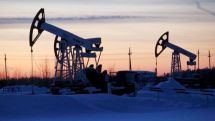 Цены на нефть эталонных марок слабо повышаются во вторник
