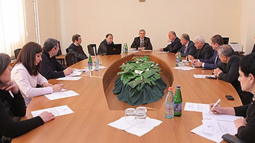 Parliamentary committee endorses draft budget for 2015 