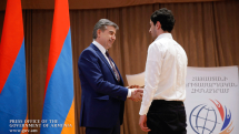 745 ուսանողի, այդ թվում՝ ապրիլյան քառօրյա պատերազմի մասնակից, հանձնվեց կրթաթոշակների հավաստագրեր