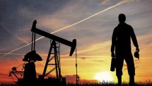Цена нефти снижается на фоне неожиданных данных Минэнерго США
