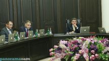 Глава Минфина Армении пришел на заседание правительства с хорошими новостями – для Карена Карапетяна