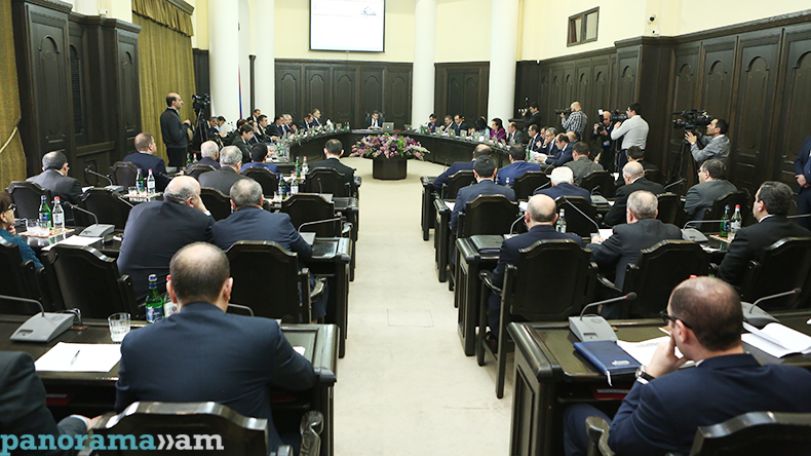 Премьер Армении Карен Карапетян взялся за ведомство Армана Саакяна: Выходите из статуса чиновника и станьте агрессивным агентством