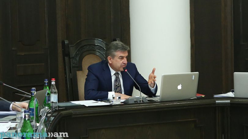 «Почему же вы ждали целых 17 лет?!» Бездельничающая компания рассорила премьера Армении Карена Карапетяна с Арманом Саакяном