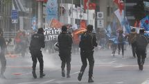 В турецком Стамбуле за попытку провести первомайскую демонстрацию полиция задержала свыше 200 человек