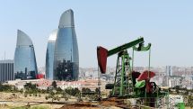 «Холодный ветер дефолта»: из нефтяных стран у Азербайджана был самый низкий запас прочности