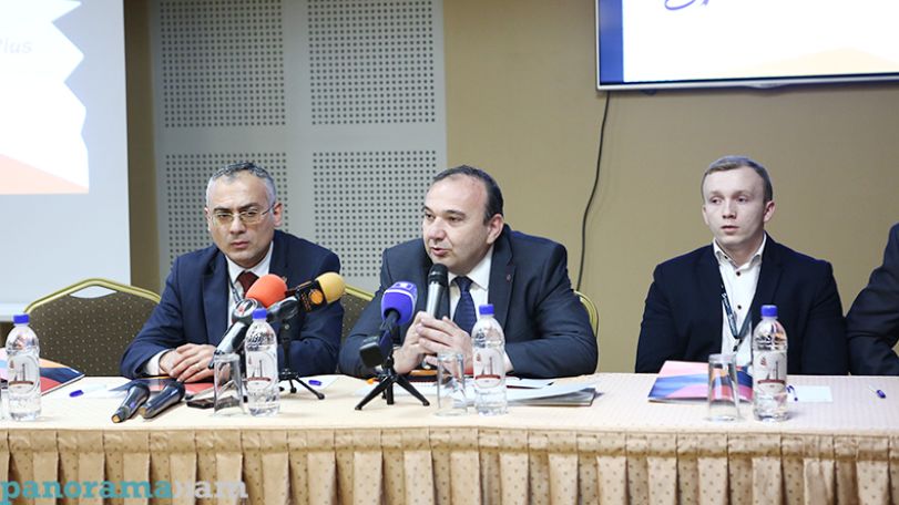 Глава Минобрнауки Левон Мкртчян обещал внедрить систему электронного образования в школах Армении
