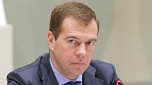 Премьер России Д. Медведев «успокоил» мужчин и женщин новостью о налоге на бездетность