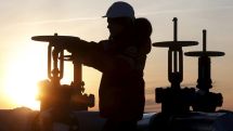 Мировые цены на нефть опускаются во вторник