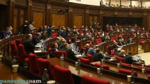 «Это ради галочки?!» Оппозиция в парламенте Армении раскритиковала правительство за попытку срочно провести важнейшие законопроекты
