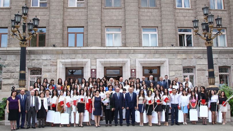 Artsakh President awards lecturers of Artsakh State University, hands in diplomas, awards to students