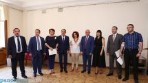 Депутаты НС Армении стали почётным донорами крови: Никогда не знаешь, в какой момент ты сможешь спасти чью-то жизнь