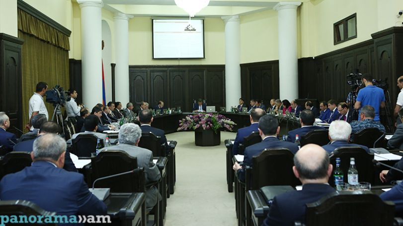 Оптимизация в Аппарате президента Армении: число сотрудников будет сокращено на 27, служебных автомобилей – на 15