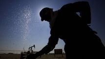 Цена нефти колеблется во вторник утром