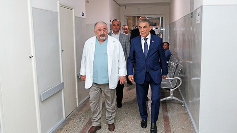 Armenia’s parliament speaker visits wounded Karabakh soldier at Malayan Ophthalmological Center