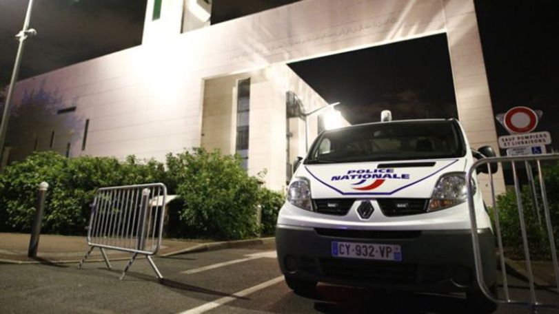 Man of Armenian origin tries to drive into crowds outside French mosque to 'avenge Islamist-linked attacks in Paris’