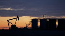 Мировые цены на нефть растут в понедельник утром