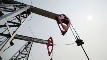 Мировые цены на нефть снижаются в среду утром