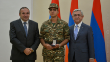 «12 տարվա գերազանց սովորելս արդյունքը տալիս է». զինվոր Աղվանը նախագահի կողմից խրախուսանքի արժանացավ