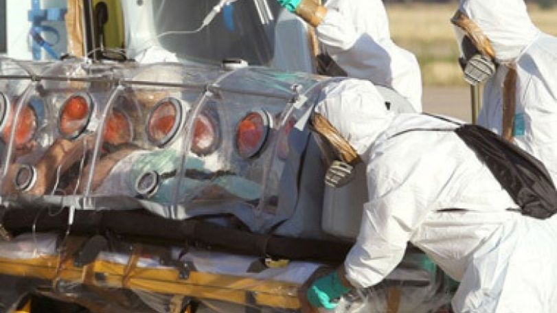 Ebola: WHO emergency team holds talks on travel curbs