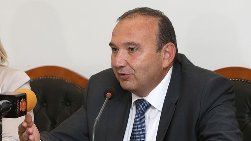 Глава Минобразования Армении Л. Мкртчян уверен: оставшиеся за бортом несколько десятков учителей как-нибудь устроятся
