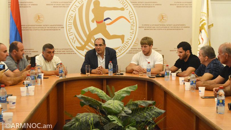 Armenian world wrestling champions Artur Alexanyan and Maksim Manukyan awarded with cars