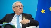 Глава Еврокомиссии Жан-Клод Юнкер исключил членство Турции в ЕС в обозримом будущем и отчитал турецкие власти