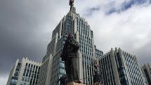 «Ну, что же мы так позоримся перед всем миром?!» Макаревич возмущен «бездарным и уродливым» памятником Калашникову