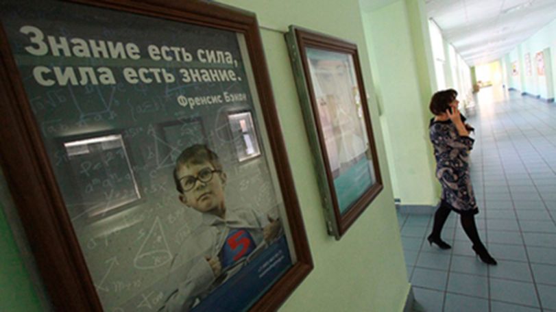 День учителя: преподавательница в Краснодаре расплакалась из-за недостаточно дорогого подарка
